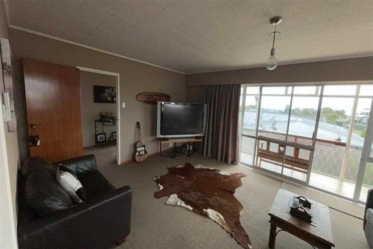 Photo of property in 44 Nevada Drive, Merrilands, New Plymouth, 4312