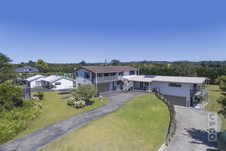 Photo of property in 144 Taupaki Road, Taupaki, Henderson, 0782