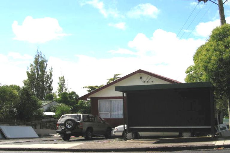 Photo of property in 112 Sunnyside Road, Sunnyvale, Auckland, 0612