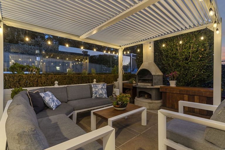 Photo of property in 6 Liston Crescent, Cockle Bay, Auckland, 2014