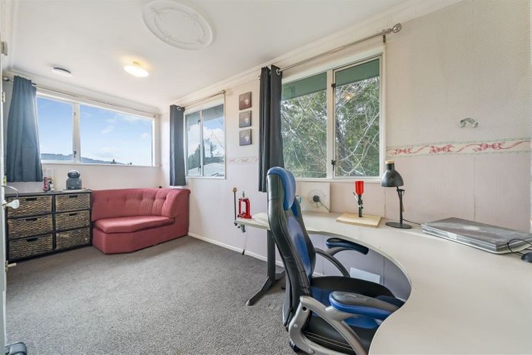 Photo of property in 4 Greenwich Grove, Stokes Valley, Lower Hutt, 5019