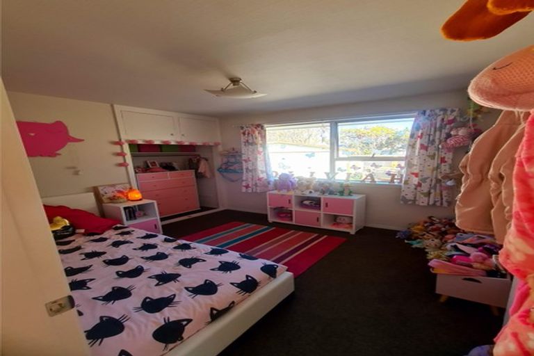 Photo of property in 16 De Bloge Place, Burwood, Christchurch, 8061