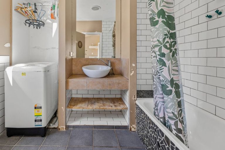 Photo of property in 36 Olliviers Road, Phillipstown, Christchurch, 8011