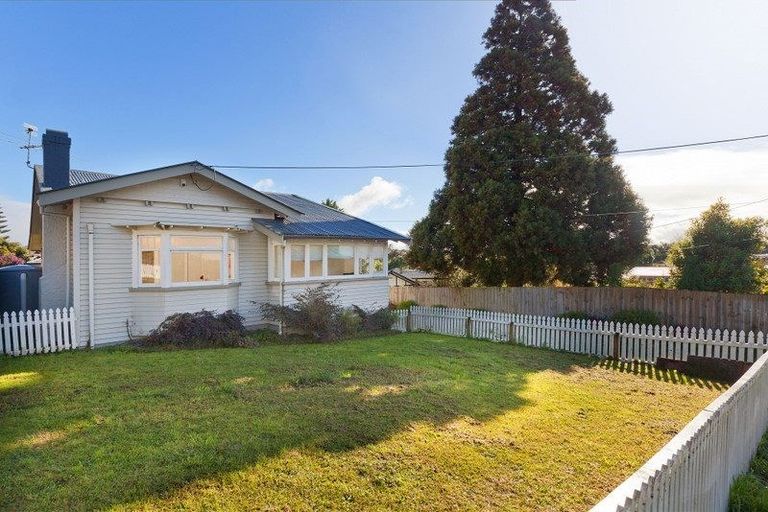 Photo of property in 12 Nikau Street, New Lynn, Auckland, 0600