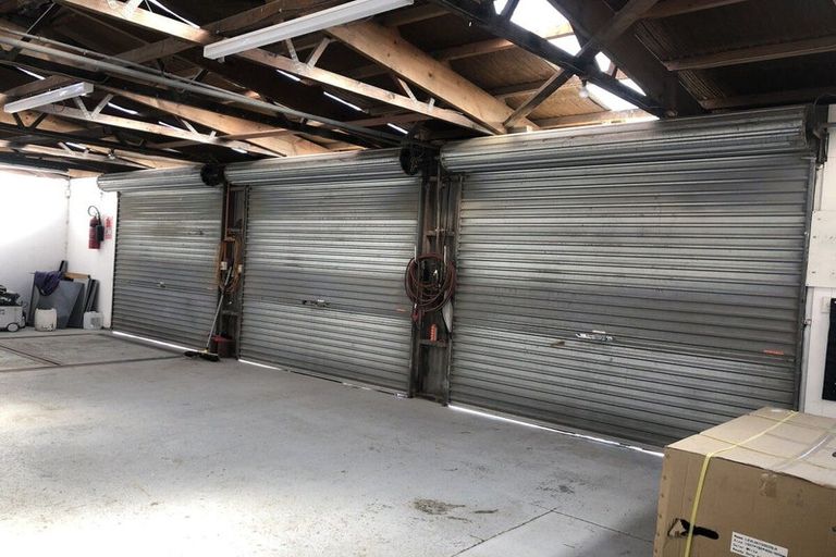 Photo of property in 2 Dunlop Road, Westgate, Auckland, 0814