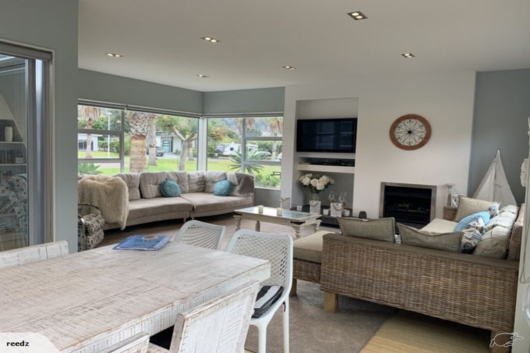 Photo of property in 2 Palm Grove, Waihi Beach, 3611