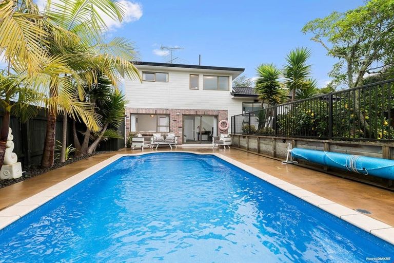 Photo of property in 17 Amante Crescent, Mairangi Bay, Auckland, 0630