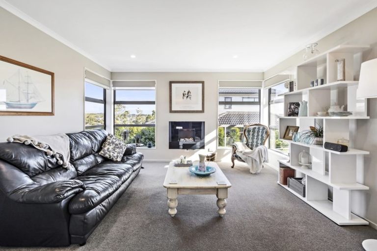 Photo of property in 12 Arbors Track, Silverdale, 0932