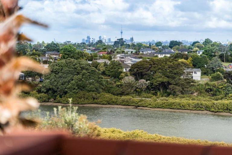 Photo of property in 1/141 Colwill Road, Massey, Auckland, 0614