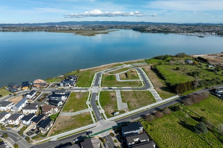 Photo of property in 42 Harbourside Parade, Hobsonville, 0616