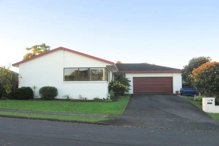 Photo of property in 17 Glucina Avenue, West Harbour, Auckland, 0618