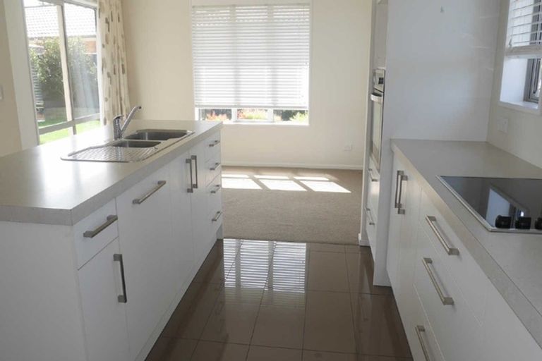 Photo of property in 17 Breton Close, Northwood, Christchurch, 8051