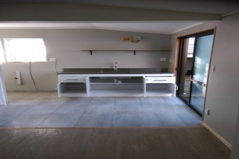 Photo of property in 8 De Quincey Terrace, Highland Park, Auckland, 2010