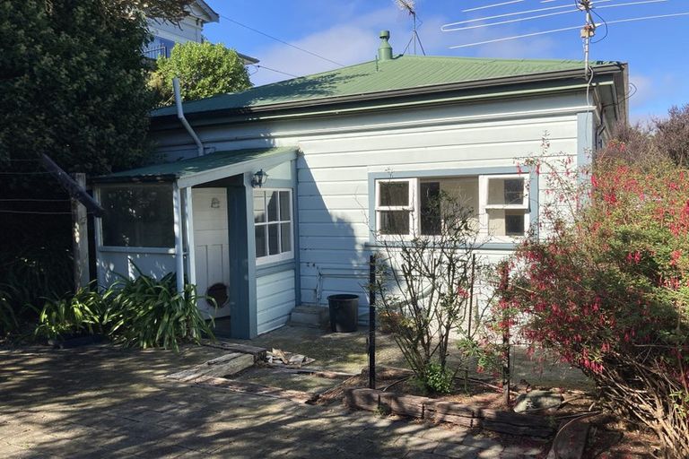 Photo of property in 5 Mckinley Crescent, Brooklyn, Wellington, 6021