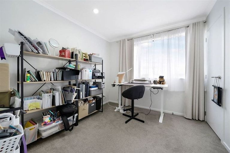 Photo of property in 105 Waimumu Road, Massey, Auckland, 0614