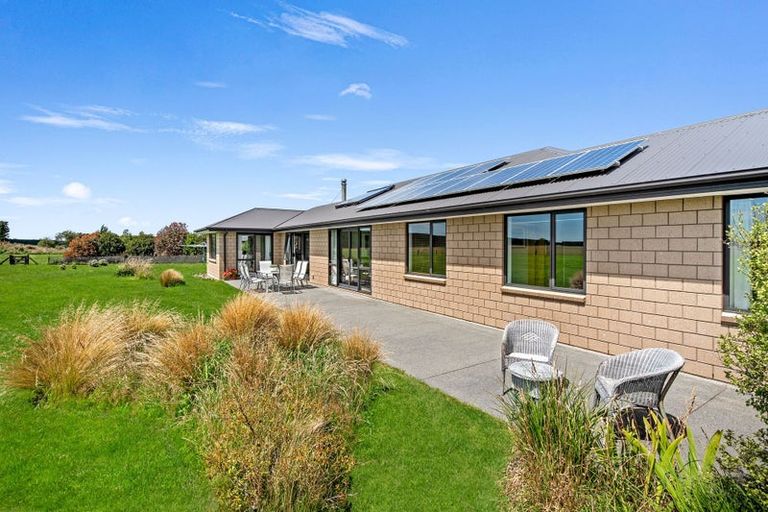 Photo of property in 24 Whitcombe Place, Darfield, 7571