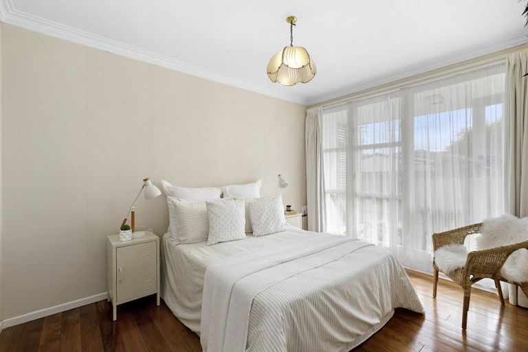 Photo of property in 1a Saulbrey Grove, Woburn, Lower Hutt, 5010