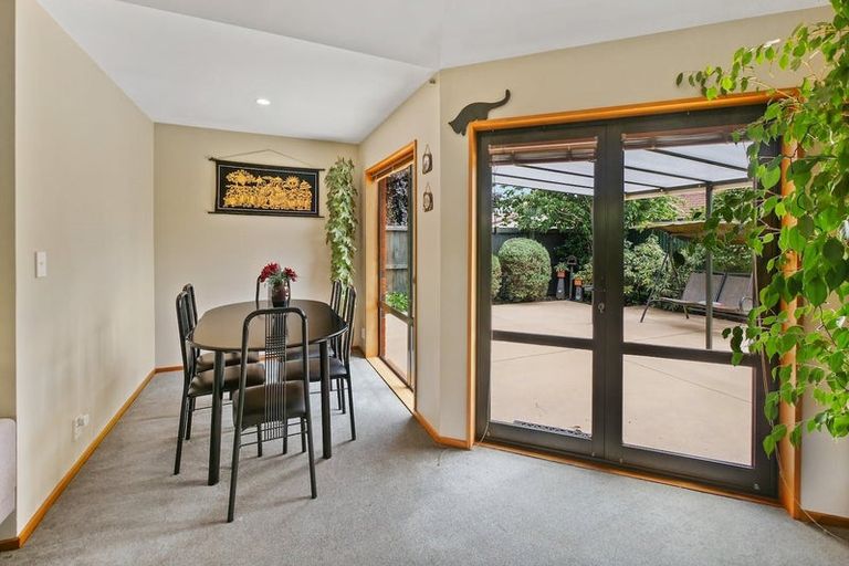 Photo of property in 2/113 Avonhead Road, Avonhead, Christchurch, 8042