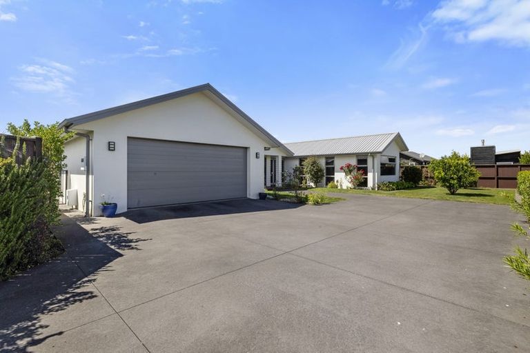 Photo of property in 8 Wentworth Lane, Waiwhakaiho, New Plymouth, 4312