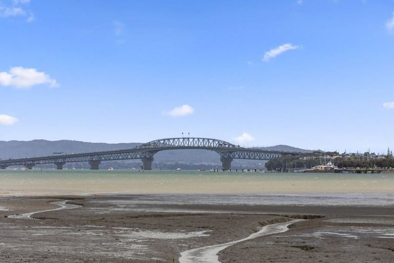 Photo of property in 13 Aramoana Avenue, Devonport, Auckland, 0624