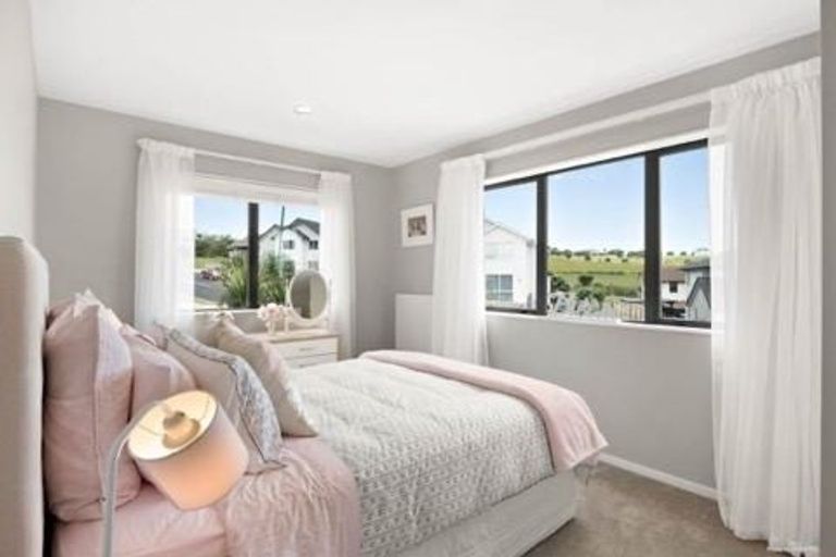 Photo of property in 11 Parkview Drive, Gulf Harbour, Whangaparaoa, 0930