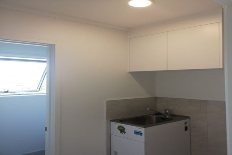 Photo of property in 73 Triangle Road, Massey, Auckland, 0614