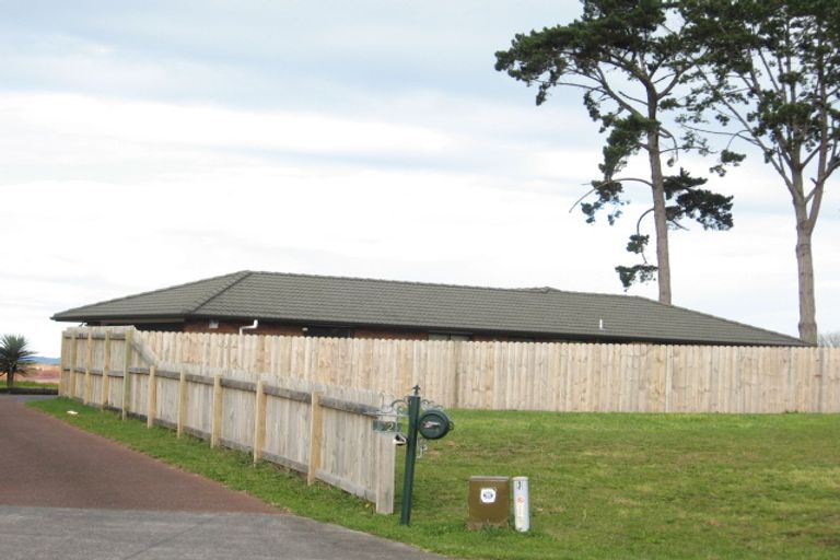 Photo of property in 72 Glenross Drive, Wattle Downs, Auckland, 2103