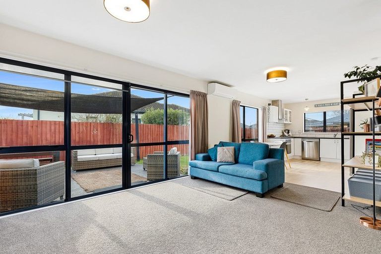 Photo of property in 28 Hawkins Place, Rangiora, 7400