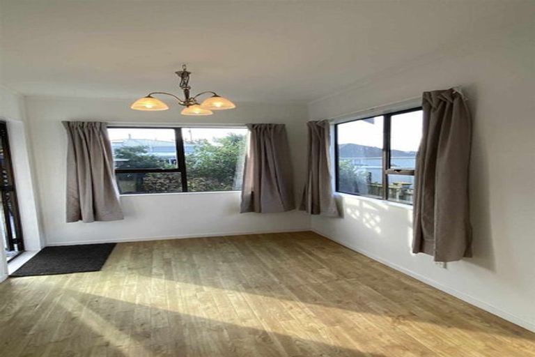 Photo of property in 2/19 Tane Street, New Lynn, Auckland, 0600