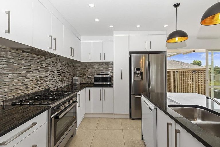 Photo of property in 28 Tiroroa Avenue, Te Atatu South, Auckland, 0610