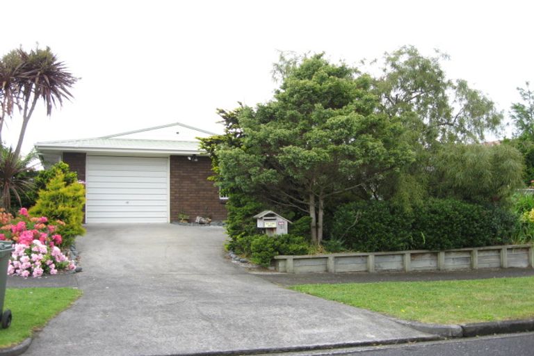 Photo of property in 2 Moloney Terrace, Pukekohe, 2120