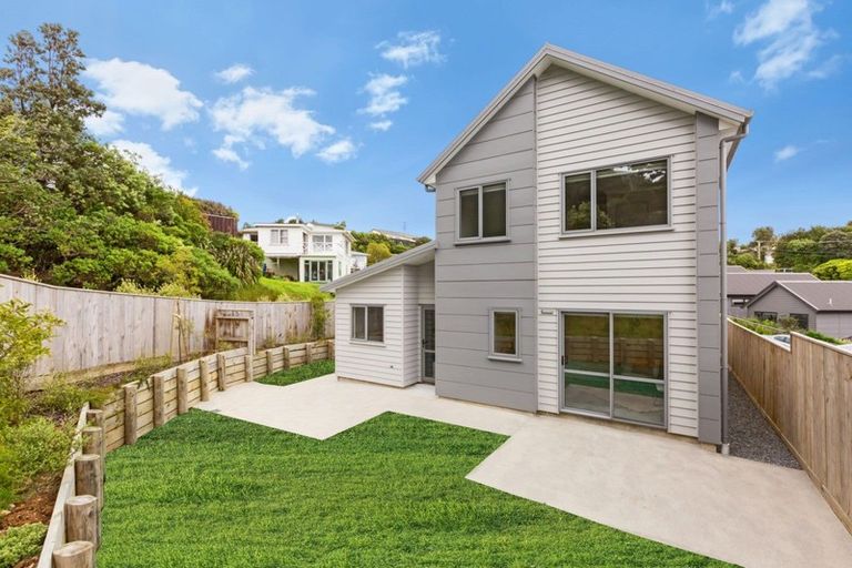 Photo of property in 2 Brindle Way, Newlands, Wellington, 6037