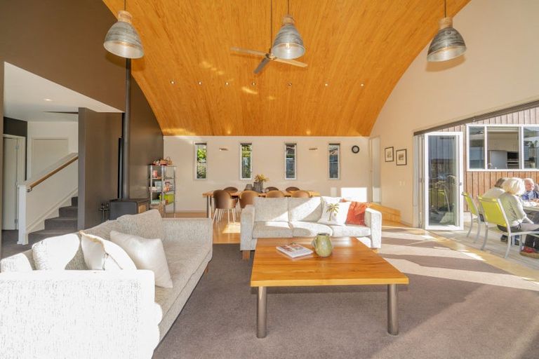 Photo of property in 17 Hahei Beach Road, Hahei, Whitianga, 3591