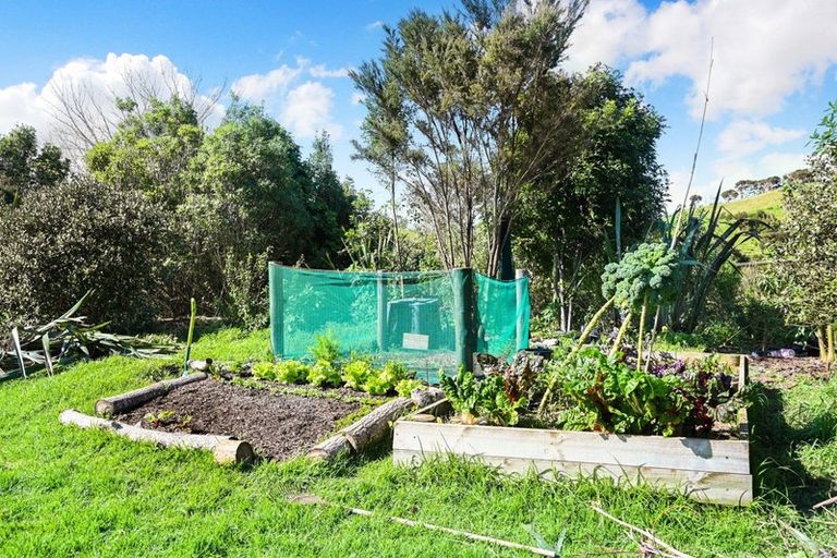 Photo of property in 202 Kempthorne Road, Russell, 0272