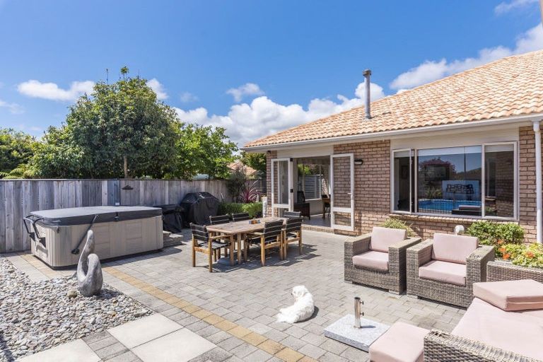 Photo of property in 12 Regent Drive, Paraparaumu Beach, Paraparaumu, 5032