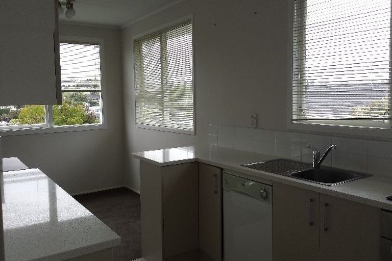 Photo of property in 1/36 Knightsbridge Drive, Forrest Hill, Auckland, 0620
