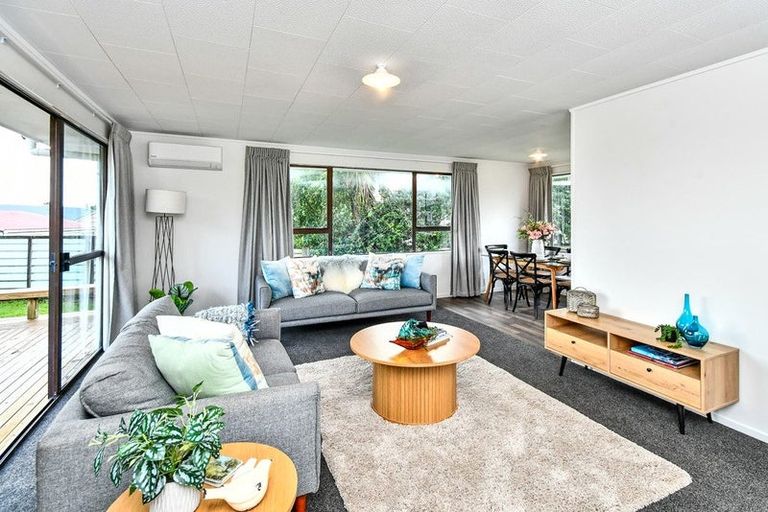 Photo of property in 6 Leaming Place, Clarks Beach, 2122