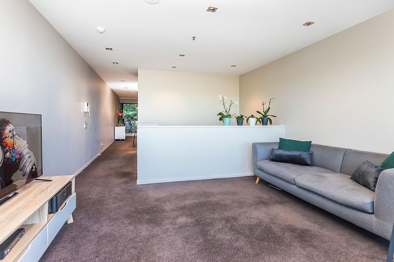 Photo of property in Patent 326 Apartments, 326 Evans Bay Parade, Hataitai, Wellington, 6021