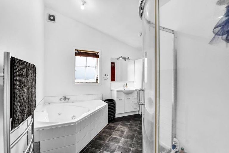 Photo of property in 278 South Road, Hawera, 4610