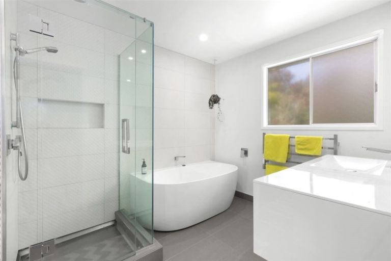 Photo of property in 20 Oak Avenue, Paremata, Porirua, 5024