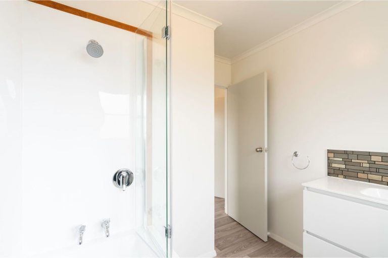 Photo of property in 17 Bartholomew Road, Levin, 5510