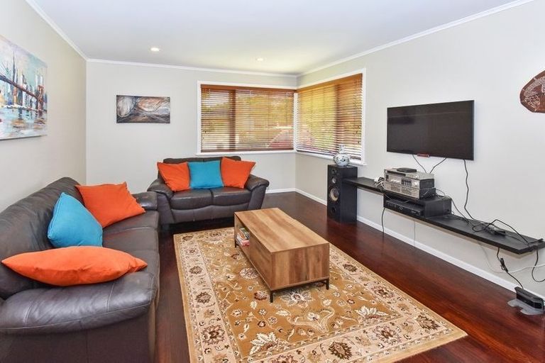 Photo of property in 9 Clendon Place, Manurewa, Auckland, 2102