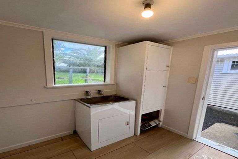 Photo of property in 15 Pine Avenue, Henderson, Auckland, 0612