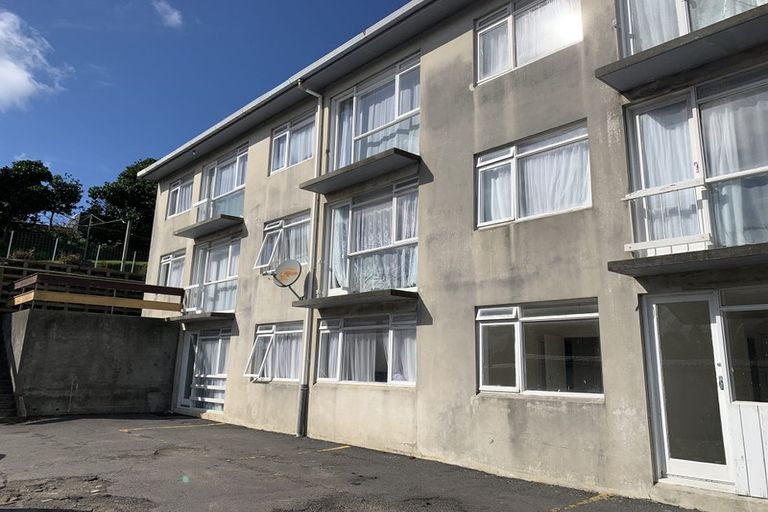 Photo of property in Milford Court Flats, 14/515 Adelaide Road, Berhampore, Wellington, 6023