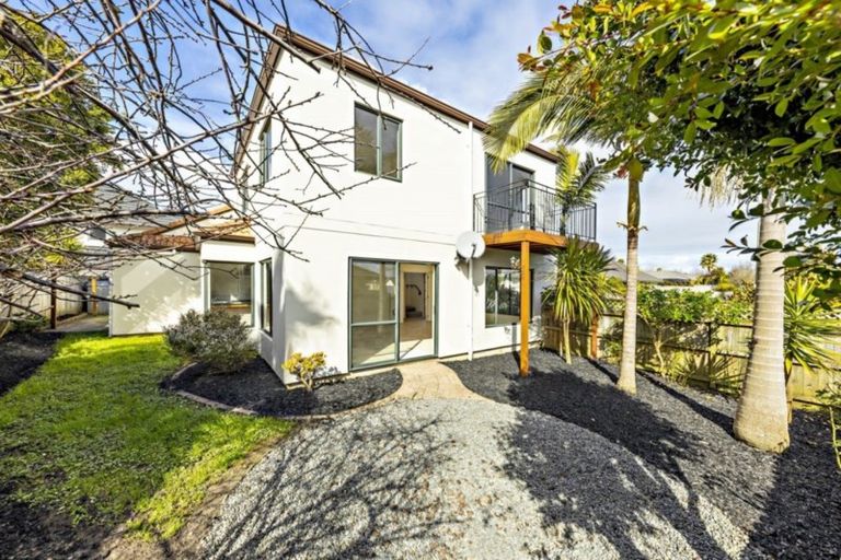 Photo of property in 89 Moyrus Crescent, East Tamaki Heights, Auckland, 2016