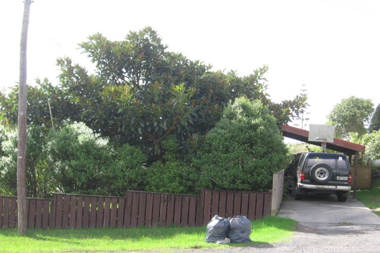 Photo of property in 6 Pine Avenue, Henderson, Auckland, 0612