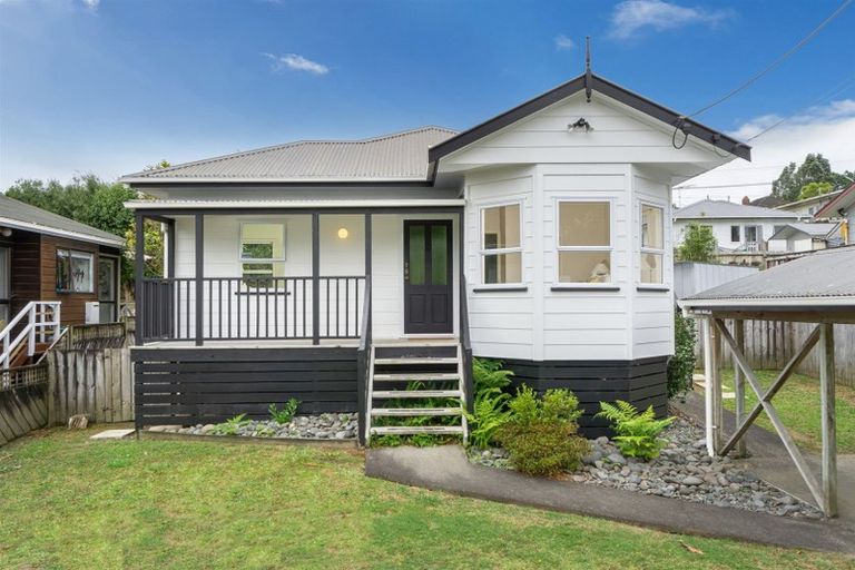 Photo of property in 10 Downer Street, Helensville, 0800