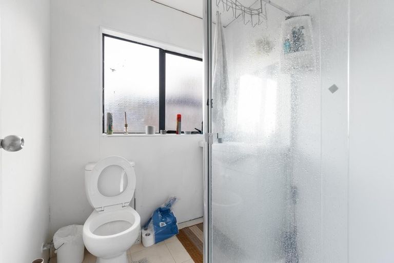 Photo of property in 2/6 Eulogy Place, Randwick Park, Auckland, 2105