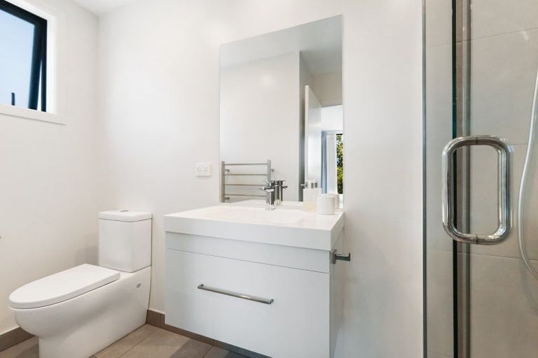 Photo of property in 4 Matakanui Lane, Wanaka, 9305