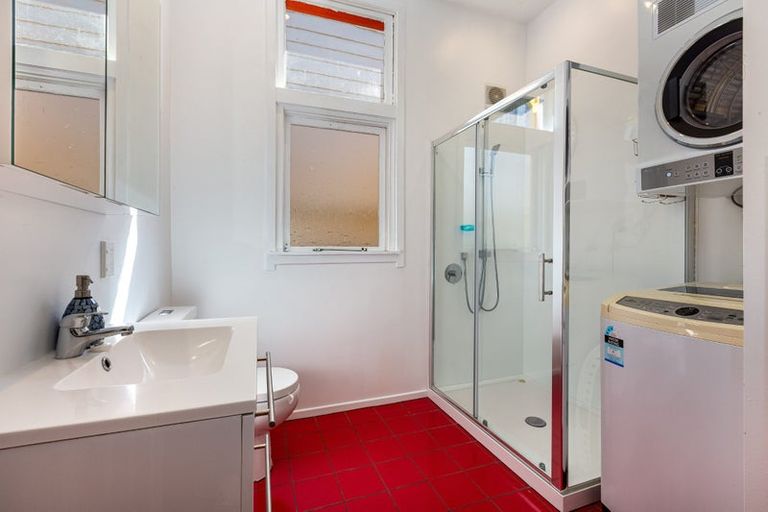 Photo of property in 38 Duppa Street, Berhampore, Wellington, 6023